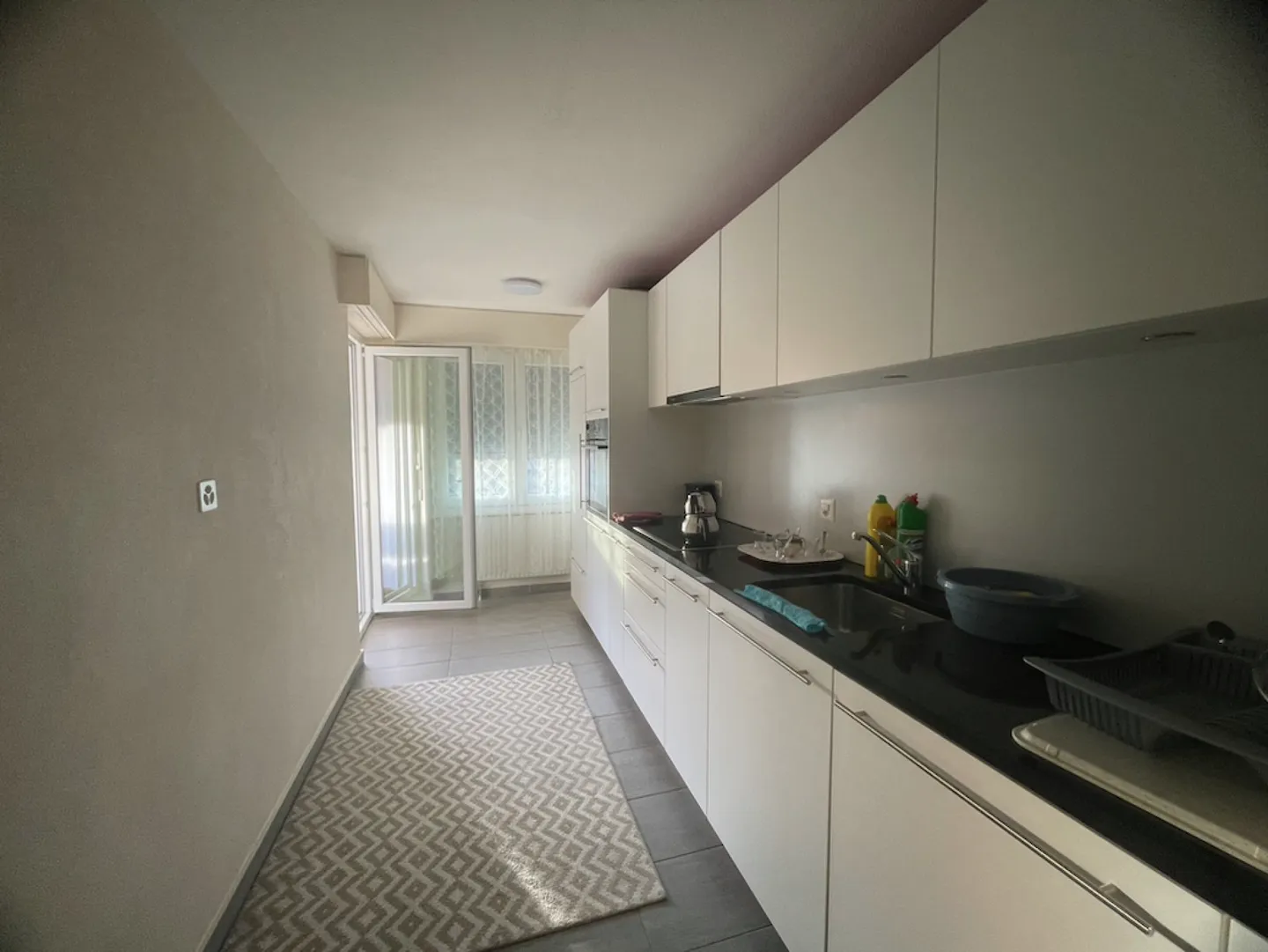 Renovated Apartment with Balcony - Photo 4 of 9