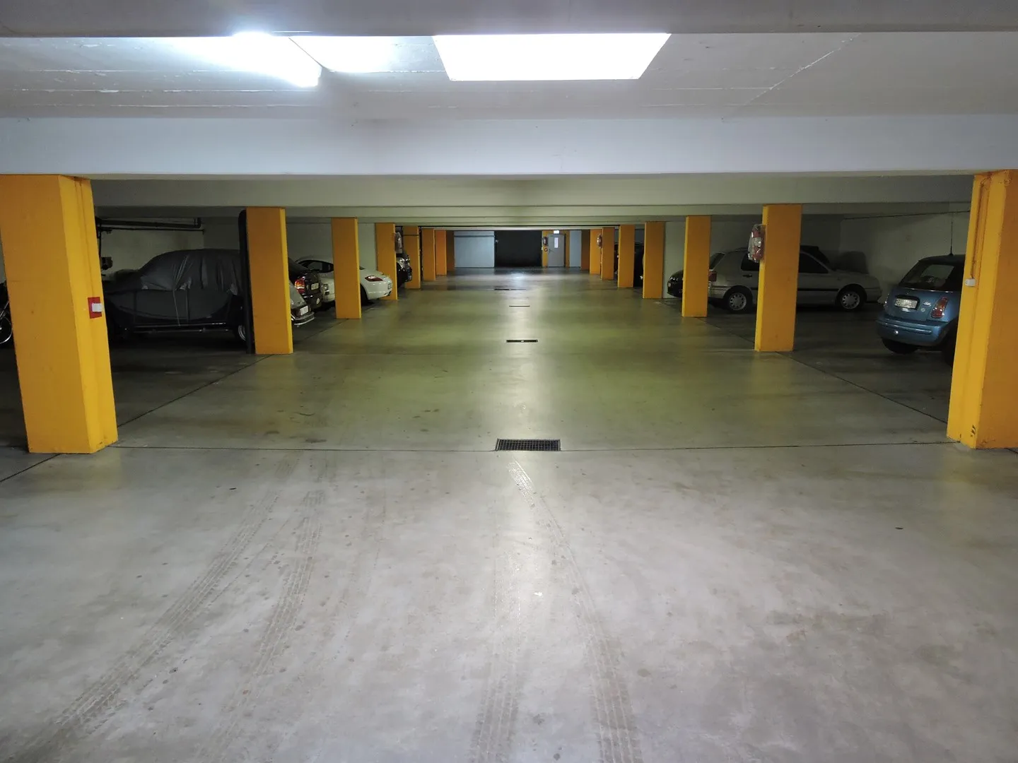 Outdoor parking space for rent - Photo 2 of 2