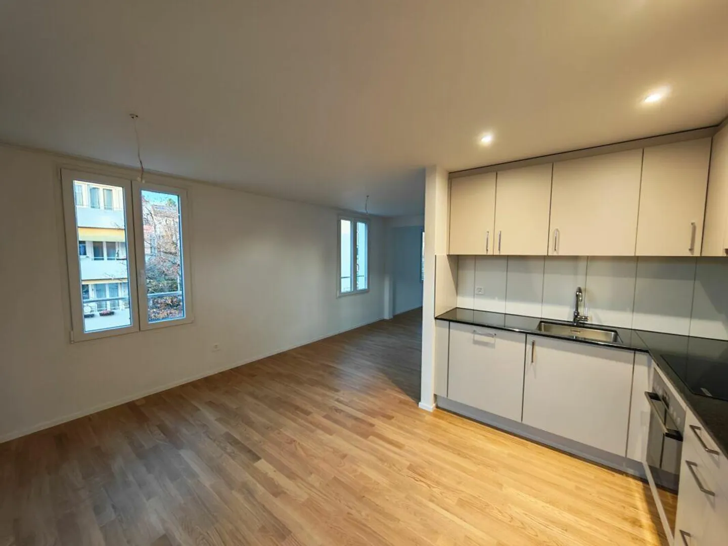 Appartement 2.5 pièces fraîchement rénové - Photo 2 sur 5