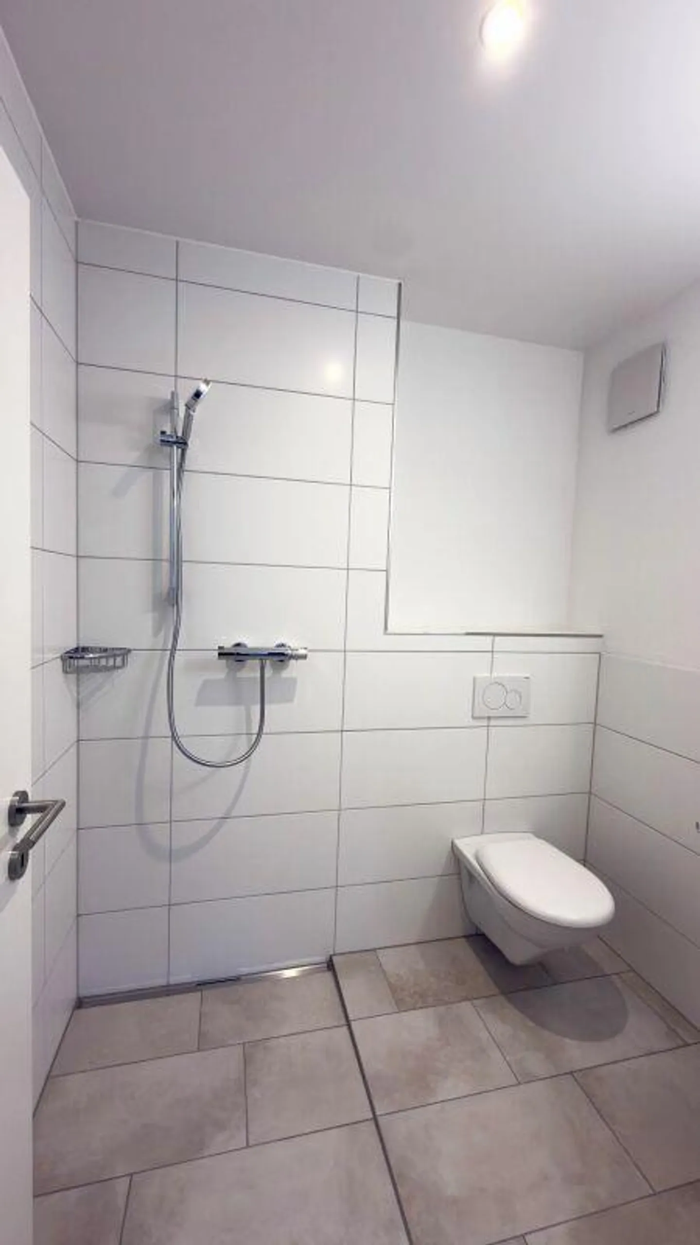 Appartement 2.5 pièces fraîchement rénové - Photo 3 sur 5