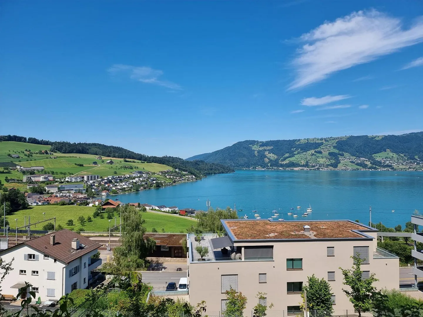 Oasis de 3 1/2 pièces à fiscalité avantageuse avec vue imprenable - Photo 1 sur 8
