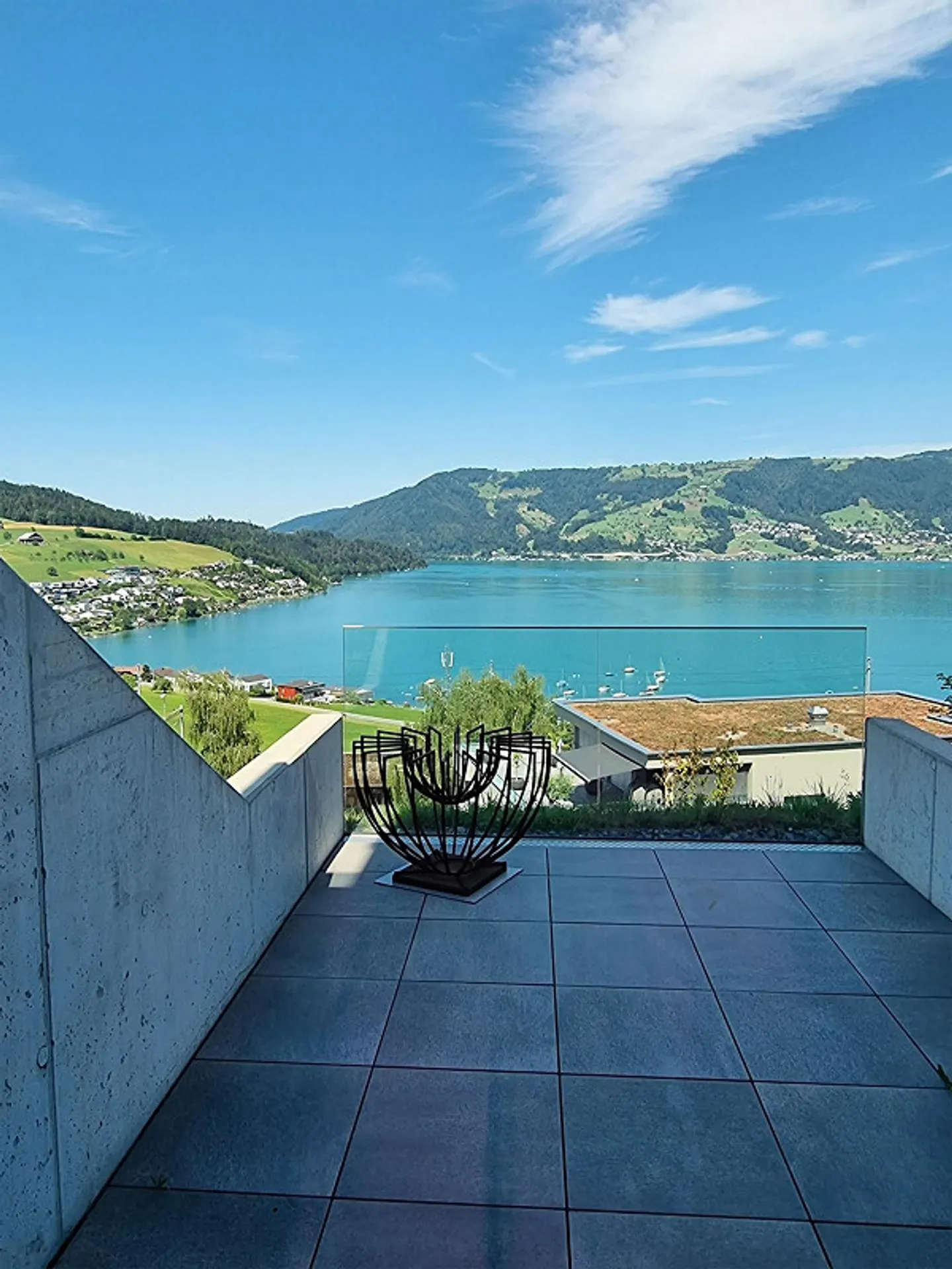 Oasis de 3 1/2 pièces à fiscalité avantageuse avec vue imprenable - Photo 3 sur 8