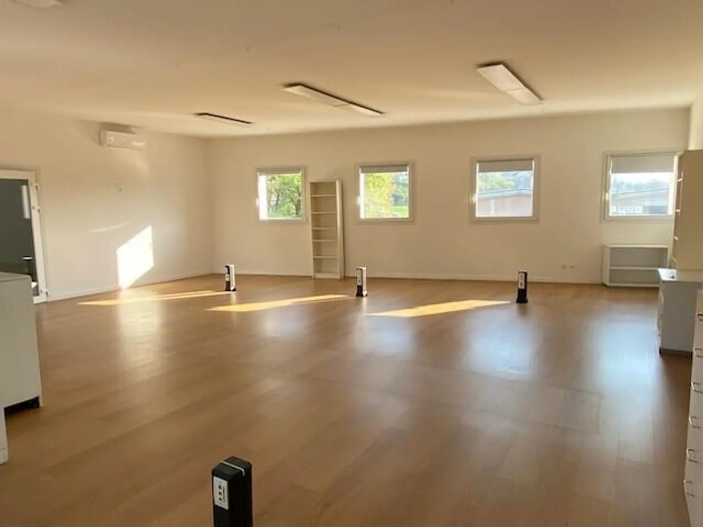 GRAND BÂTIMENT ARTISANAL/COMMERCIAL INDÉPENDANT À BALERNA - Photo 2 sur 9