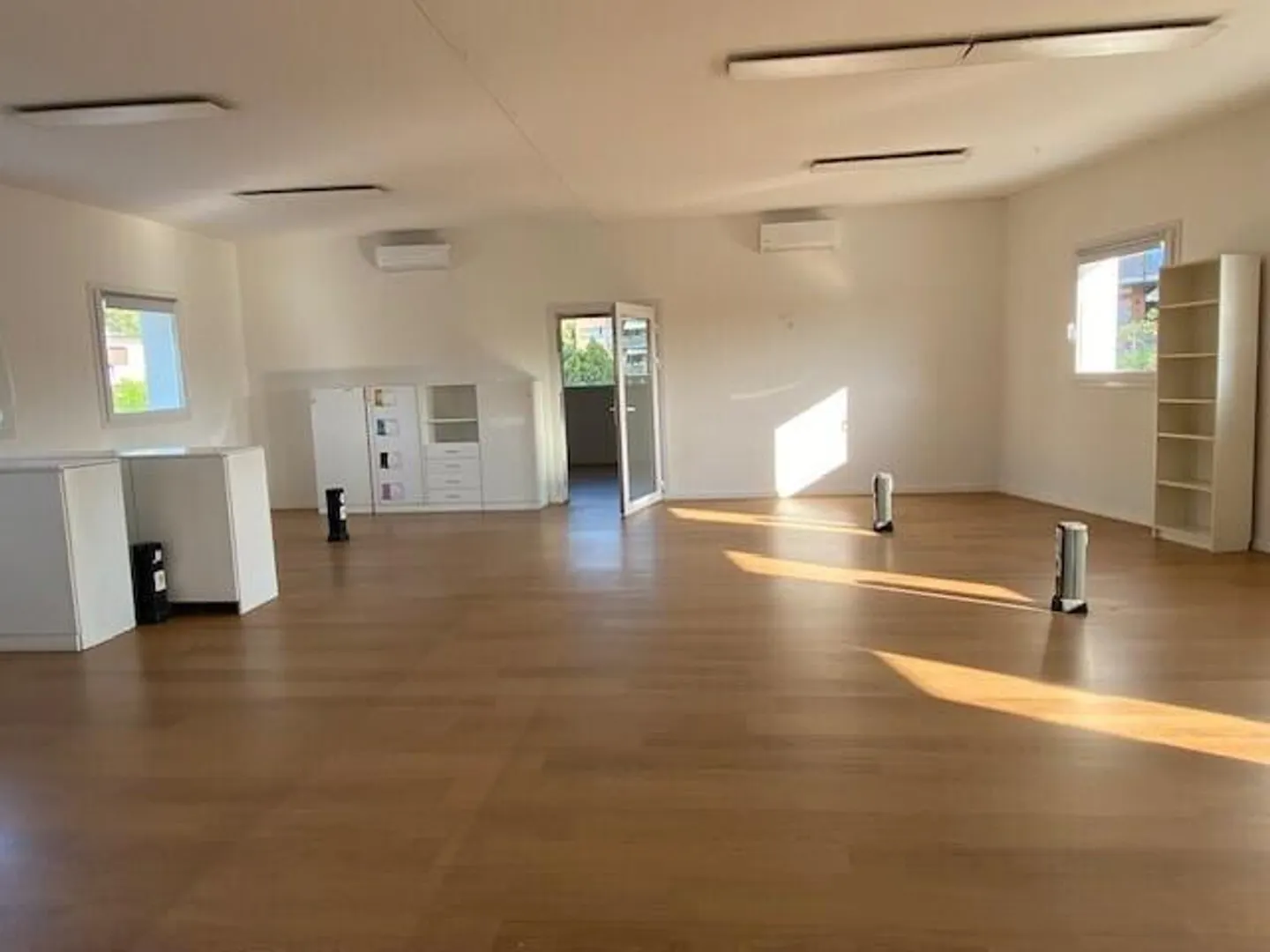GRAND BÂTIMENT ARTISANAL/COMMERCIAL INDÉPENDANT À BALERNA - Photo 3 sur 9