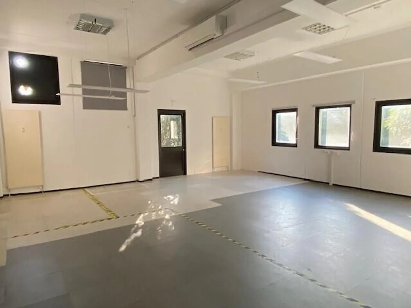 GRAND BÂTIMENT ARTISANAL/COMMERCIAL INDÉPENDANT À BALERNA - Photo 5 sur 9
