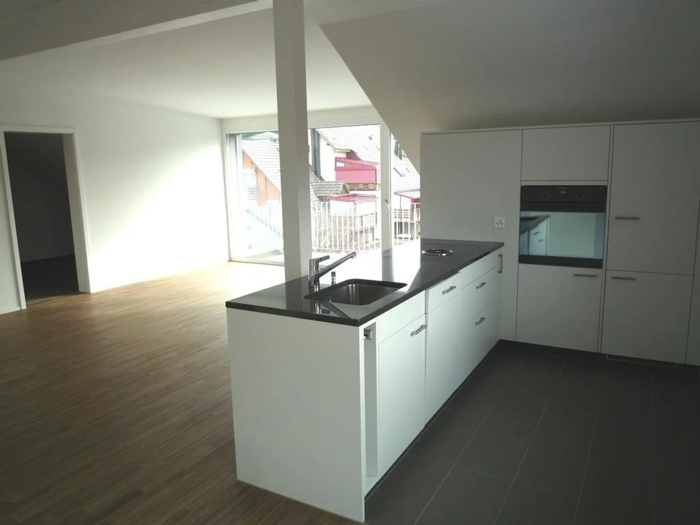 Apartment for rent - Photo 3 of 8