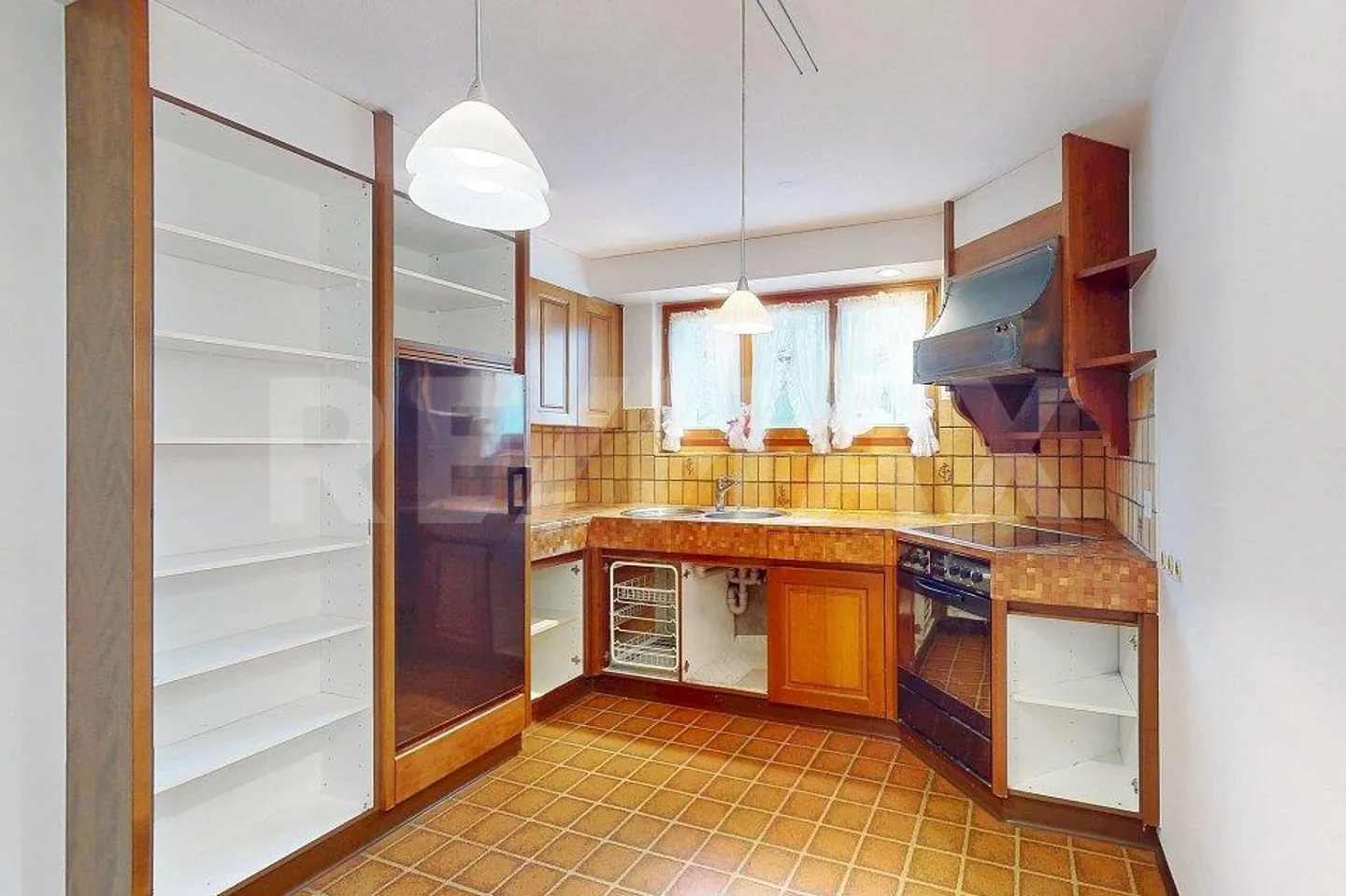 Charming 5.5-Room Row House in Family-Friendly Area... - Photo 4 of 13