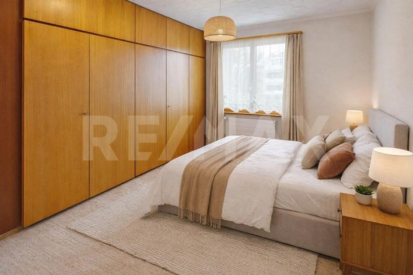 Charming 5.5-Room Row House in Family-Friendly Area... - Photo 8 of 13