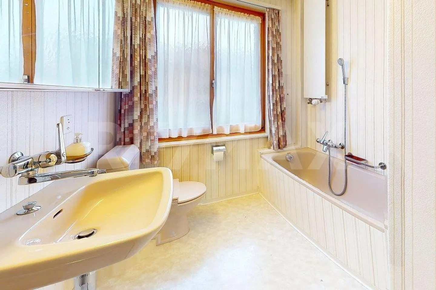 Charming 5.5-Room Row House in Family-Friendly Area... - Photo 10 of 13