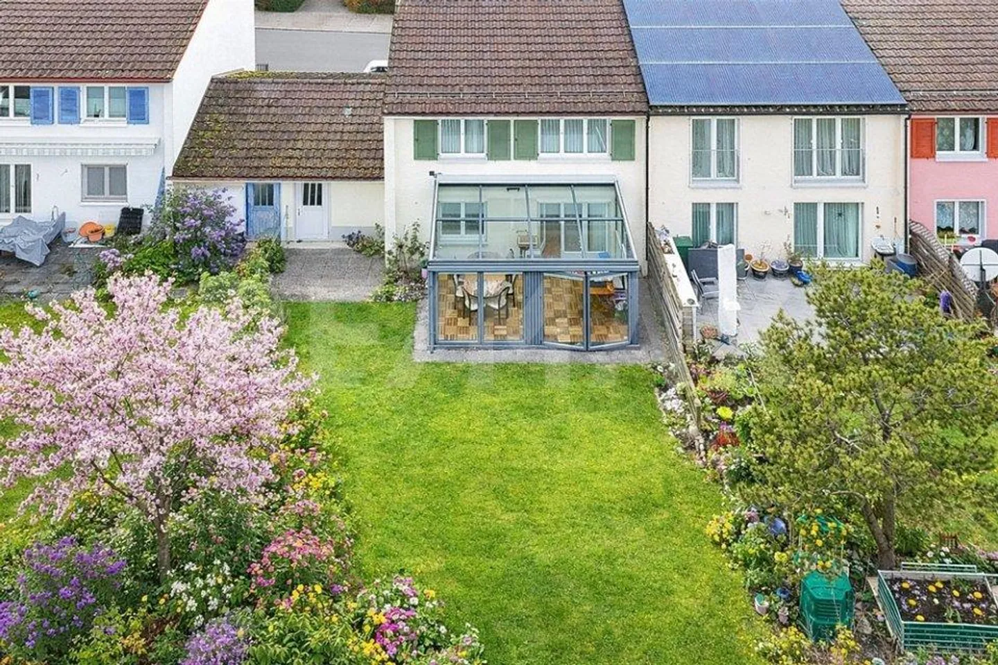 Charming 5.5-Room Row House in Family-Friendly Area... - Photo 12 of 13