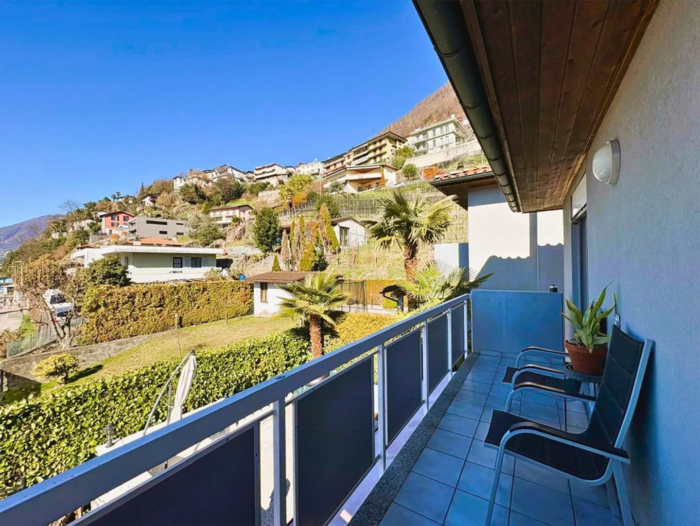 A LOT OF LIGHT AND WELCOMING SPACES - Photo 9 of 10