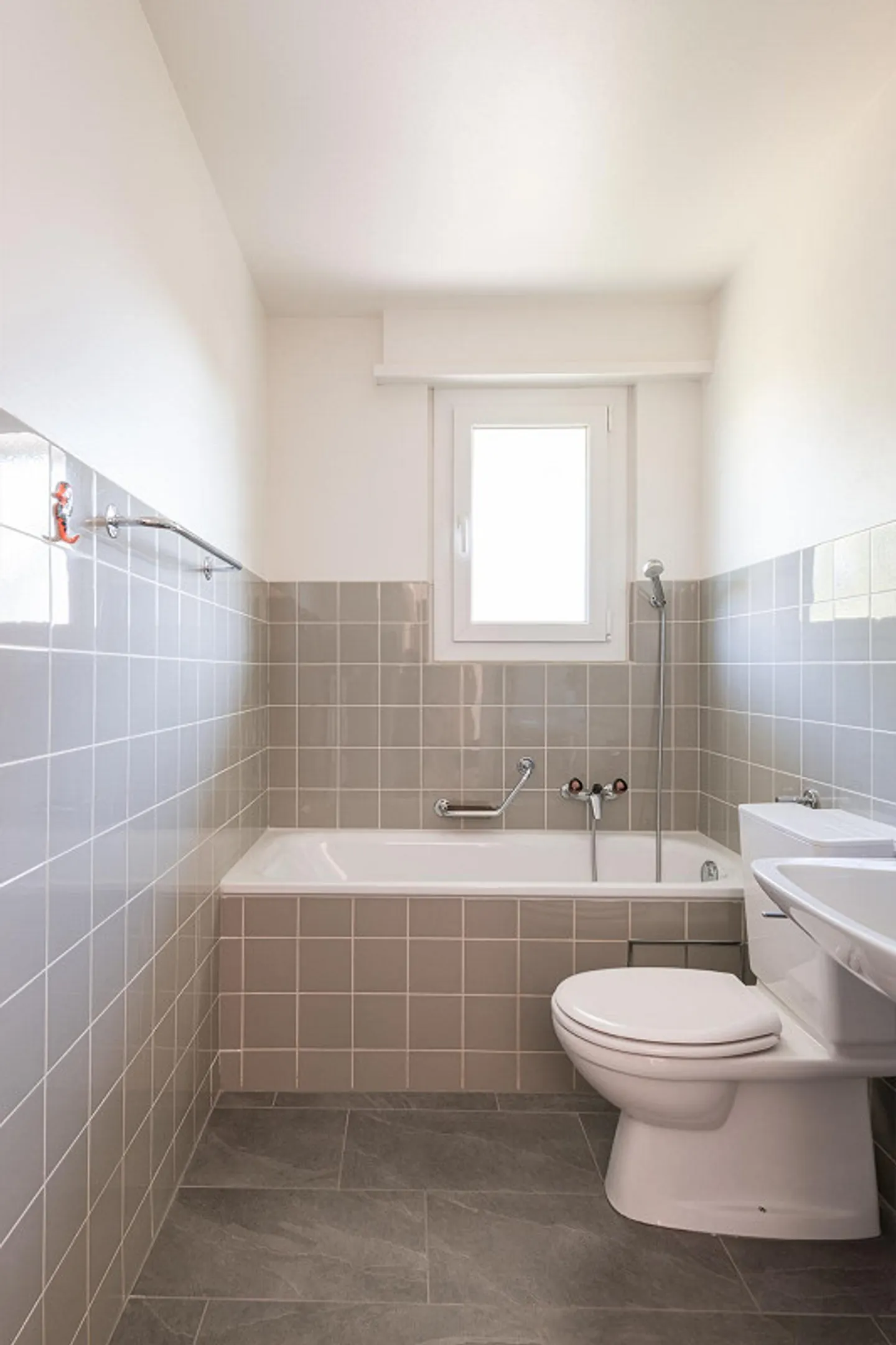 Appartement rénové de 4 pièces 80m2 dans un emplacement calme et central - Photo 5 sur 12