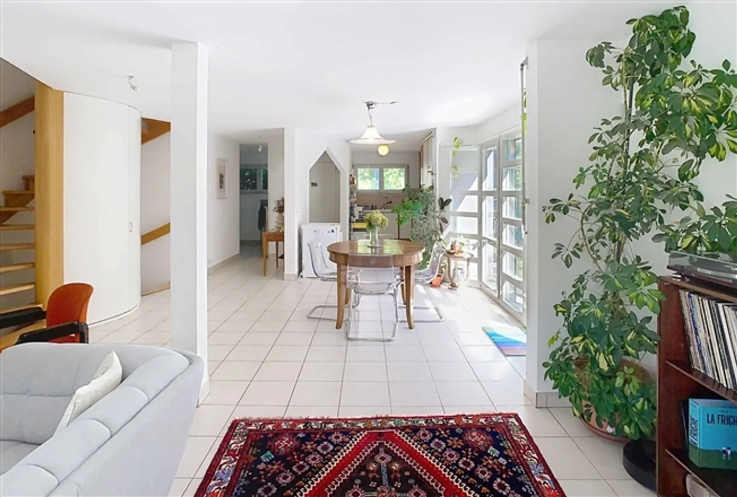 EXCLUSIVE - Charming Townhouse in Gable - Photo 4 of 13