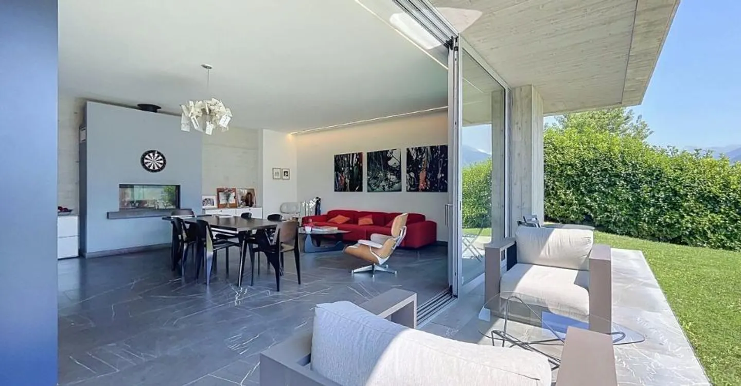 Stunning Contemporary Villa - Photo 2 of 3