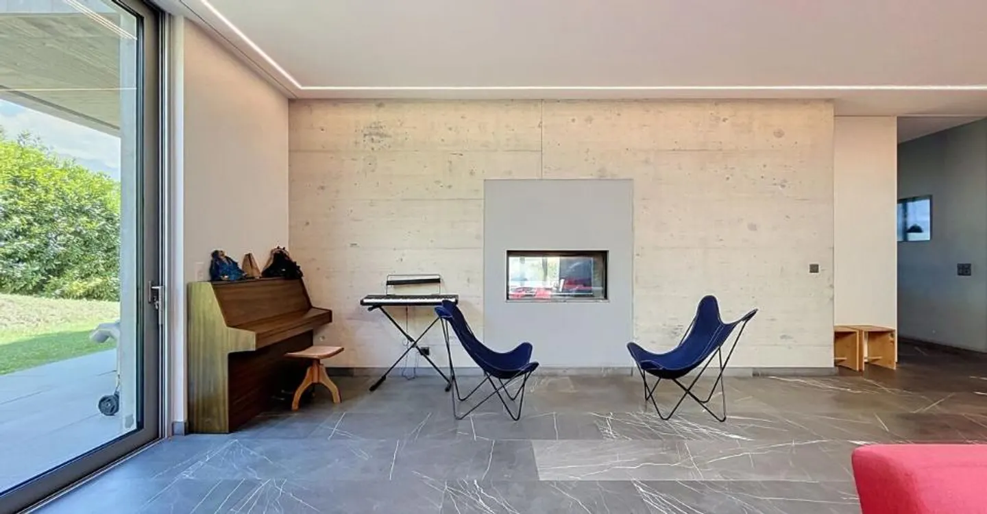 Stunning Contemporary Villa - Photo 3 of 3