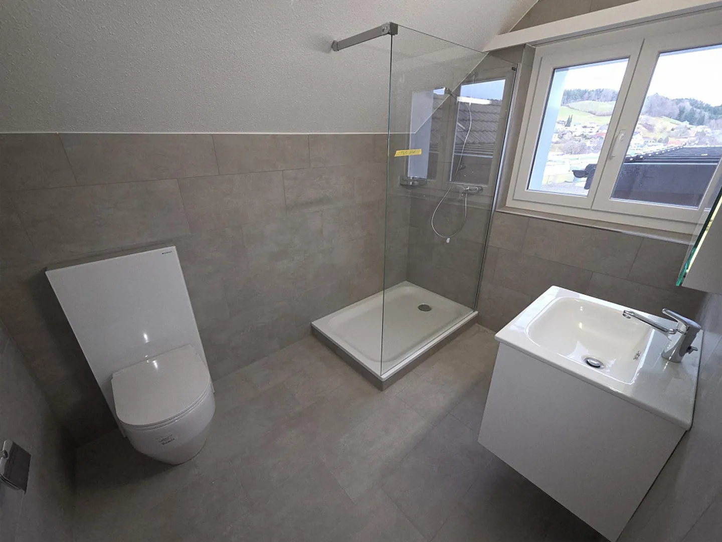 Appartamento 1.5 stanze ristrutturato di recente e spazioso, inclusi 2 compartimenti in soffitta - Foto 3 di 7