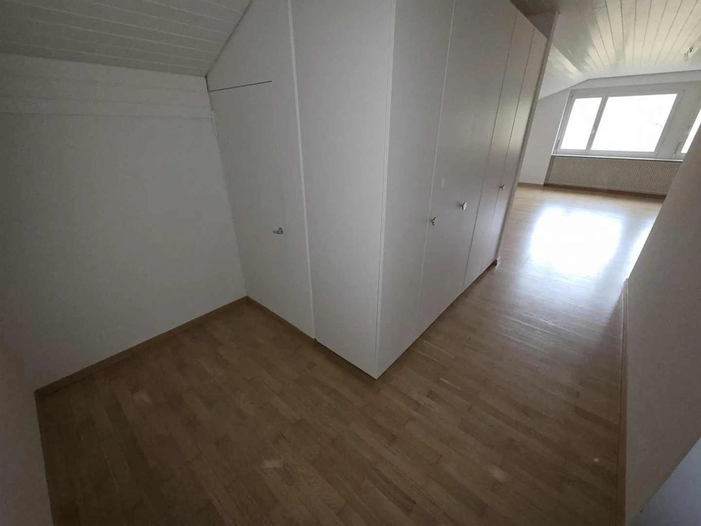 Appartamento 1.5 stanze ristrutturato di recente e spazioso, inclusi 2 compartimenti in soffitta - Foto 5 di 7