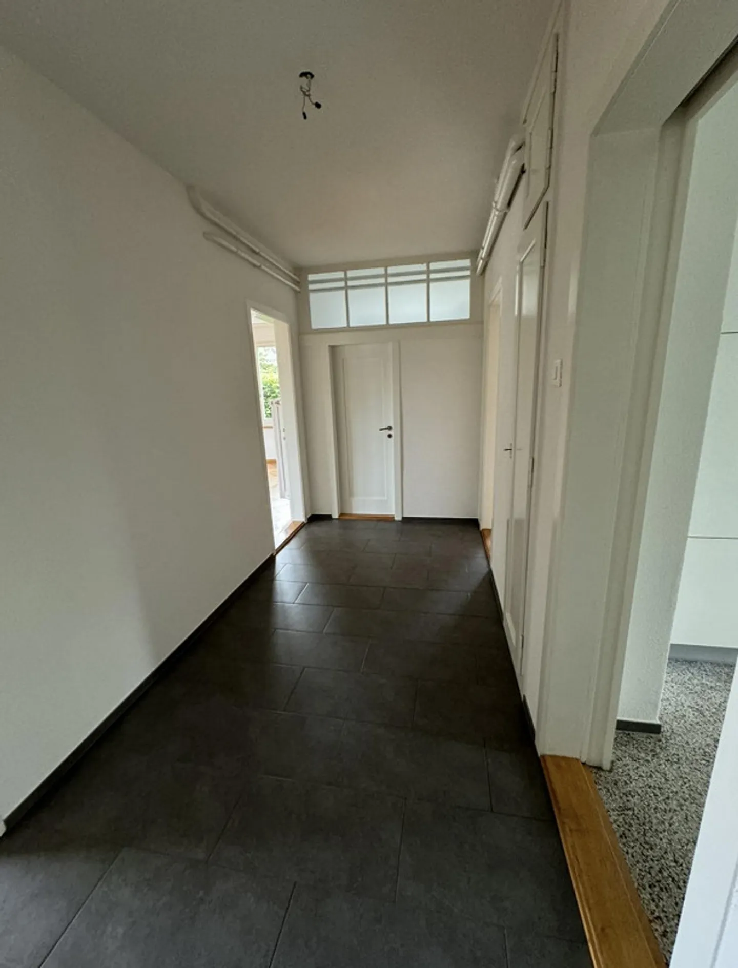 Bellissimo Appartamento Luminoso di 3.5 Stanze - Foto 4 di 7