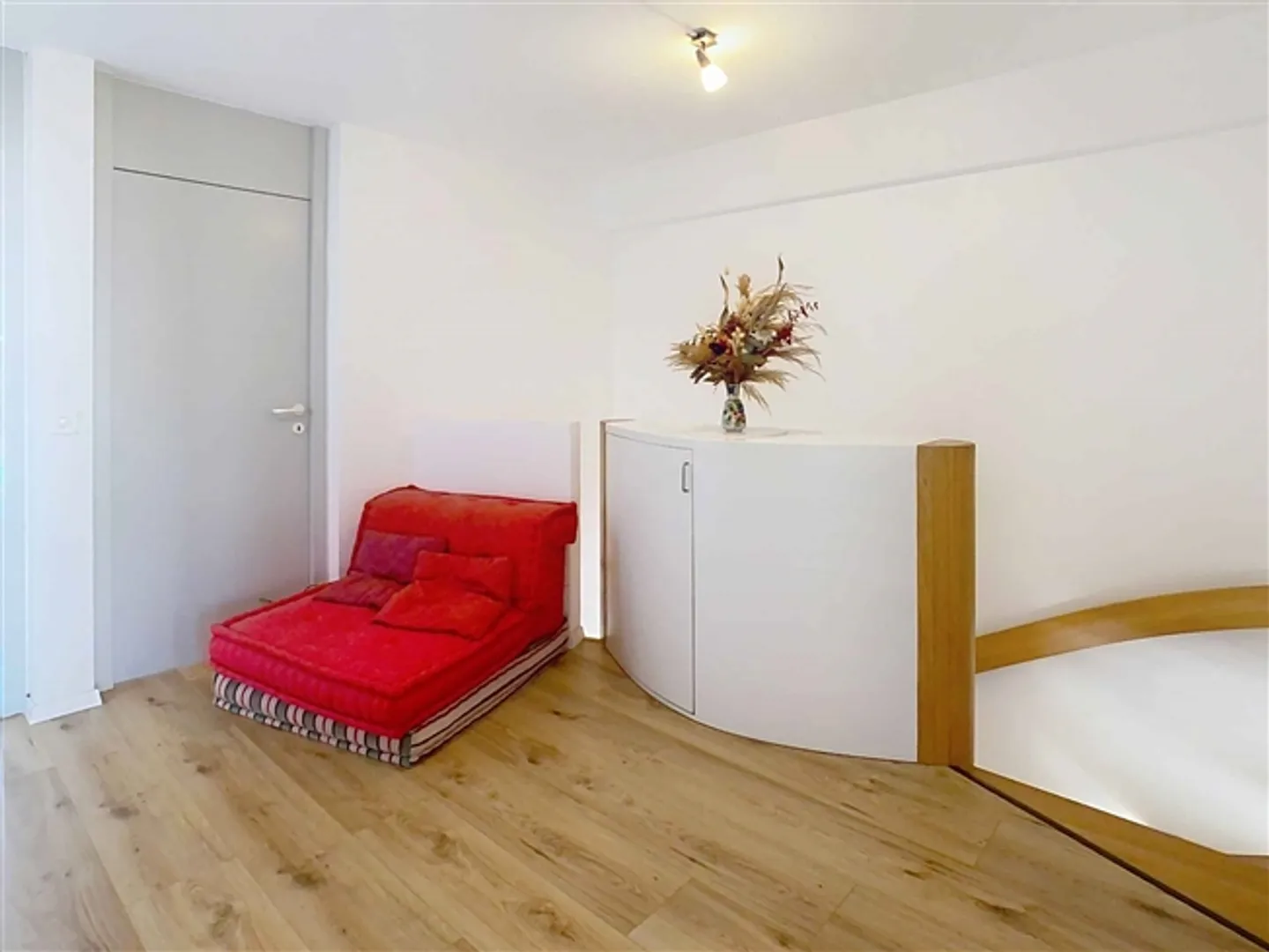 EXCLUSIVE - Charming Townhouse in Gable - Photo 7 of 13