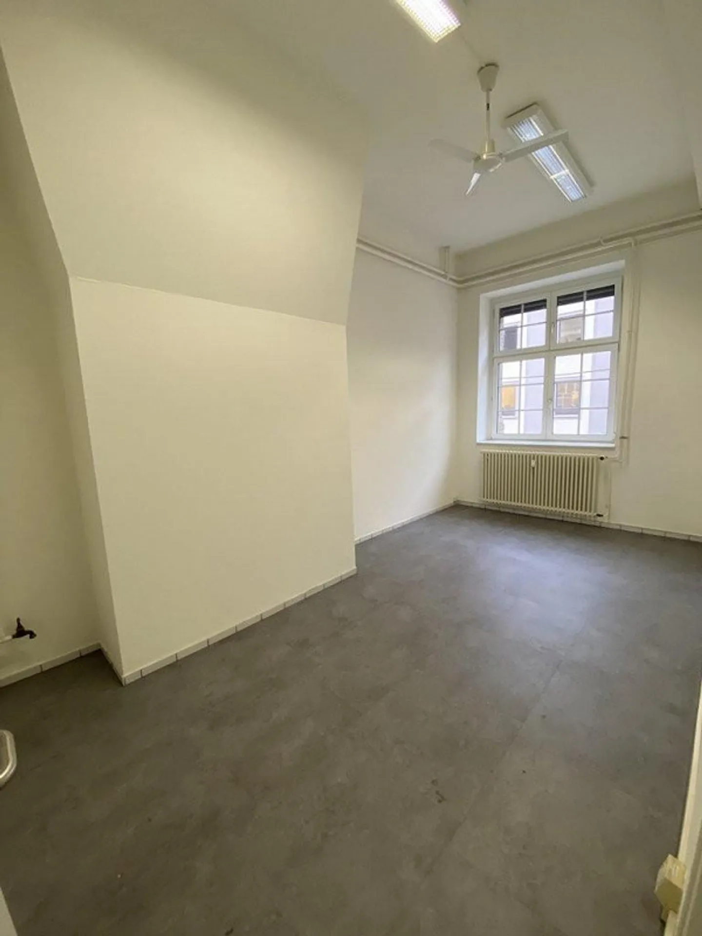 Bureau à louer - Photo 1 sur 5