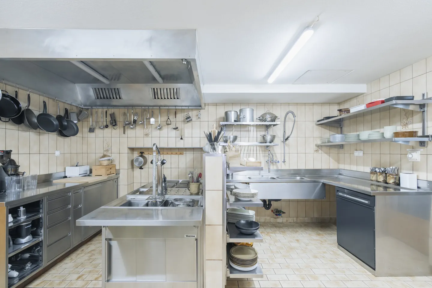 Historic and cozy in an attractive location with additional potential - Photo 3 of 10