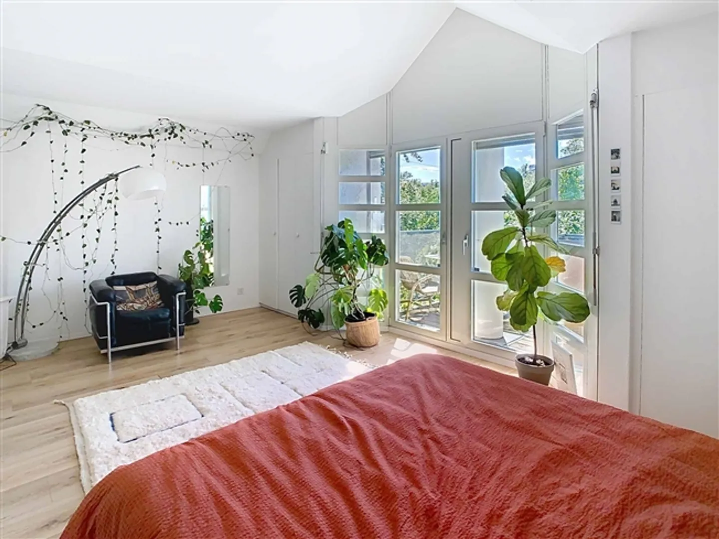 EXCLUSIVE - Charming Townhouse in Gable - Photo 9 of 13