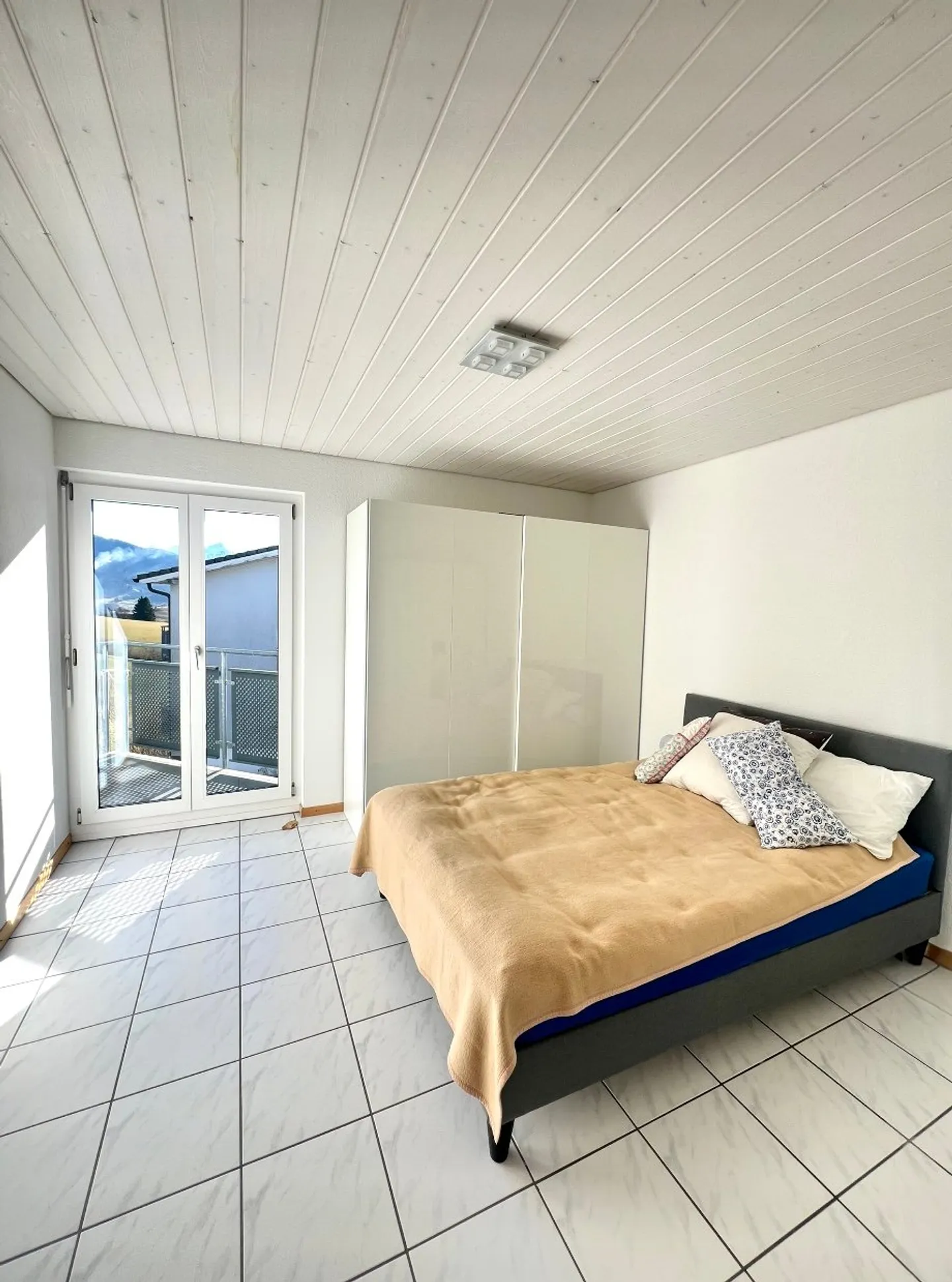 Zu Verkaufen – Einzelvilla 5.5 Zimmer mit Panoramablick in Plasselb - Photo 5 sur 13