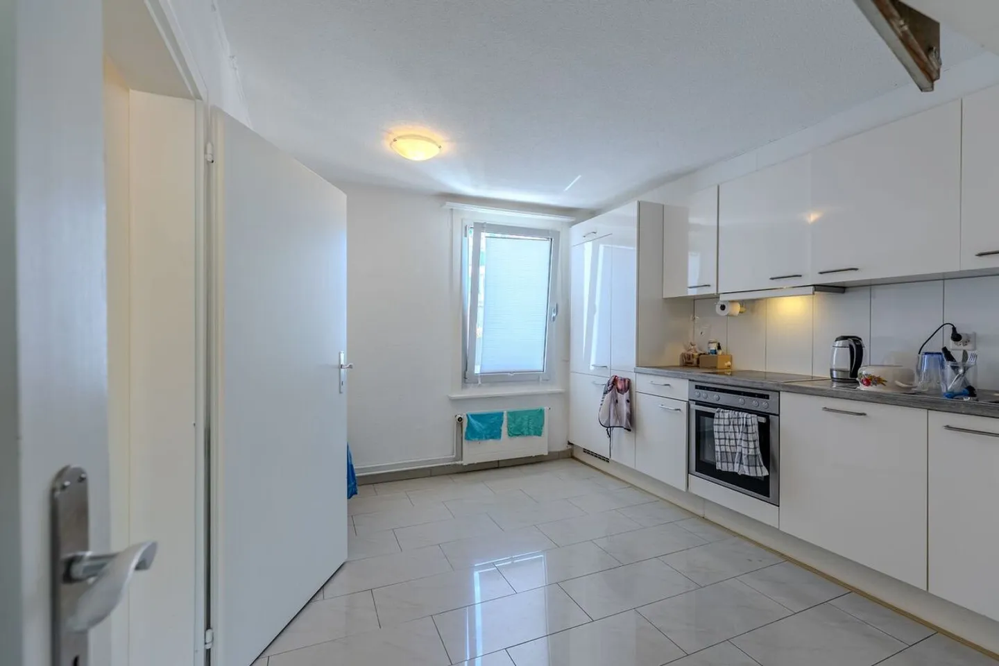 4-family apartment building with 5.3% gross yield in a central location - Photo 3 of 13