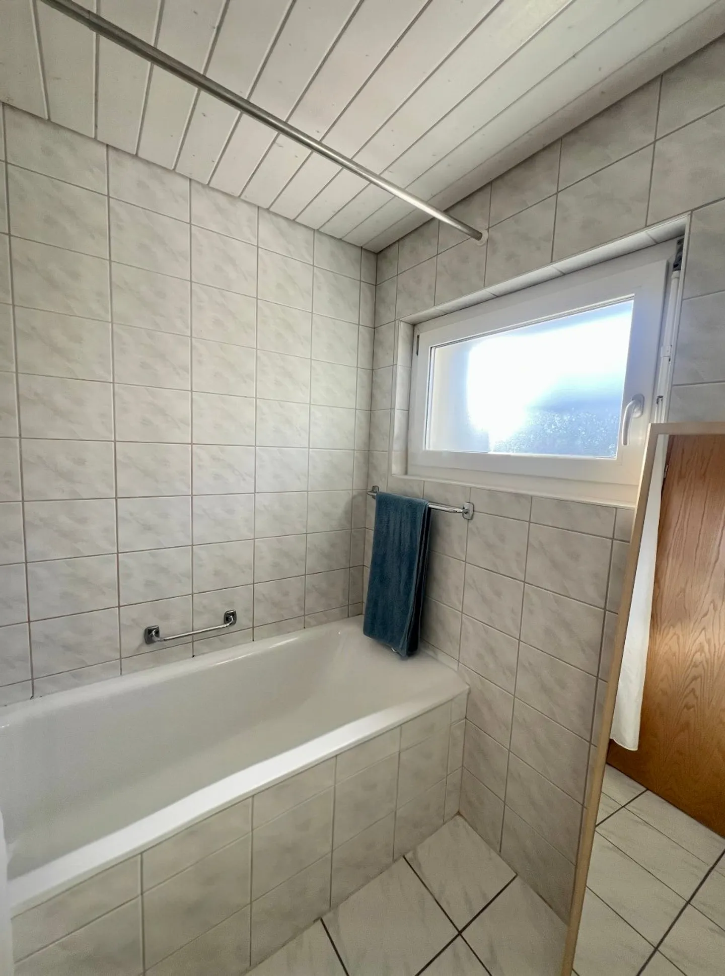 Zu Verkaufen – Einzelvilla 5.5 Zimmer mit Panoramablick in Plasselb - Photo 8 sur 13