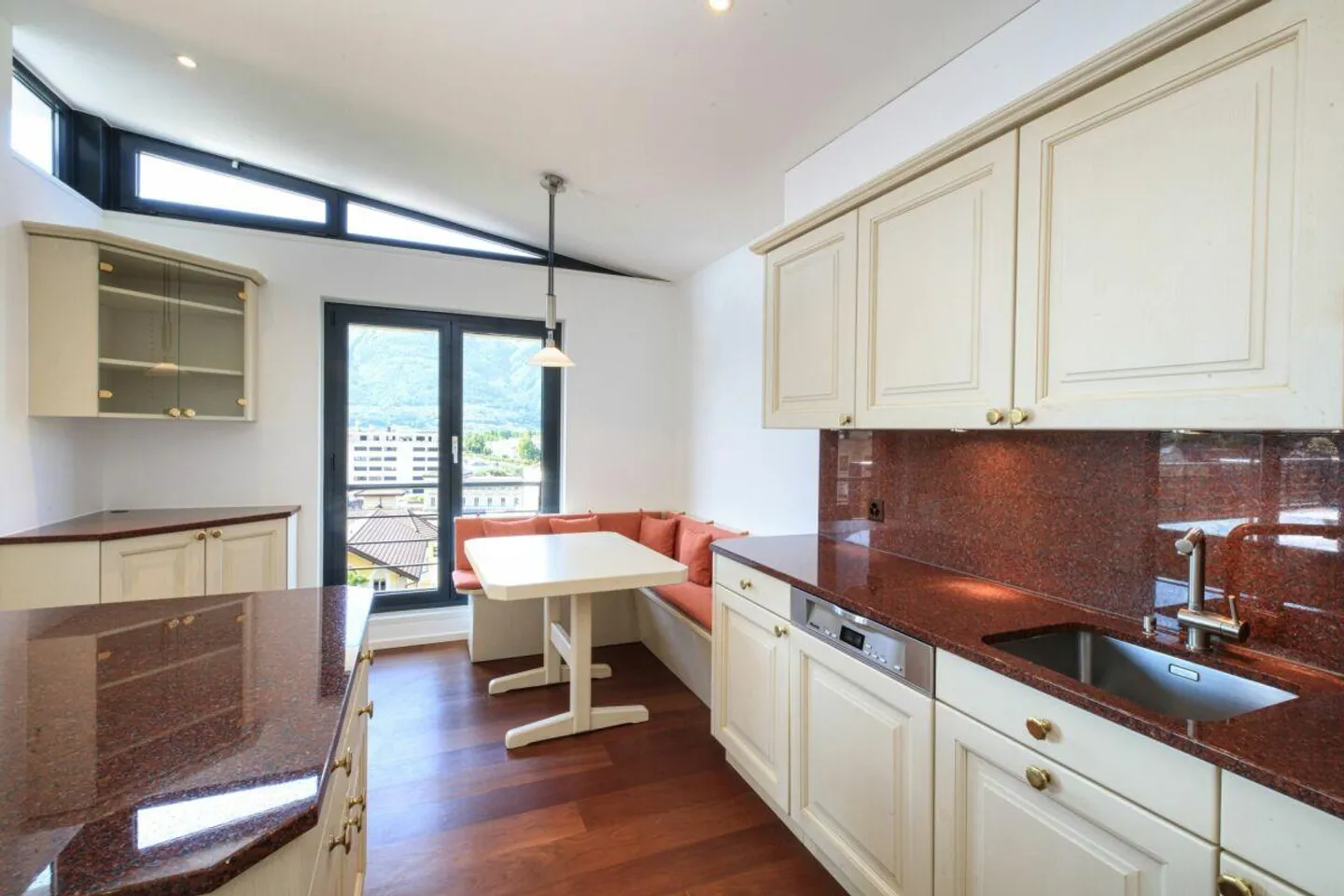 Penthouse with Lake Maggiore Views - Photo 9 of 30