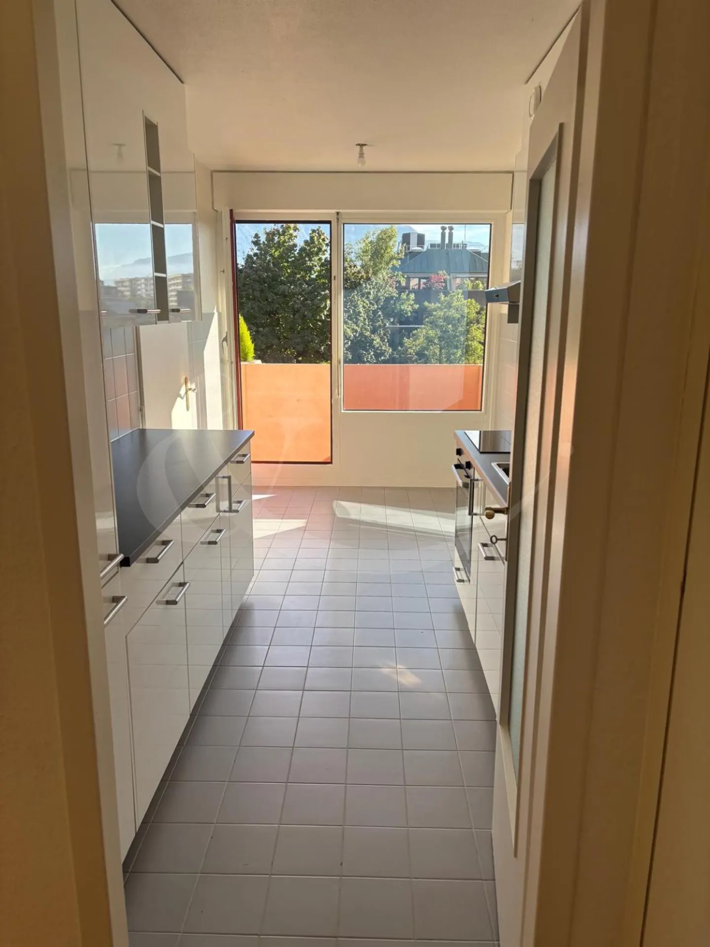 Route de Frontenex 110, Wunderschöne 5-Zimmer-Wohnung mit atemberaubendem Blick auf Genf und den See. - Foto 4 von 8