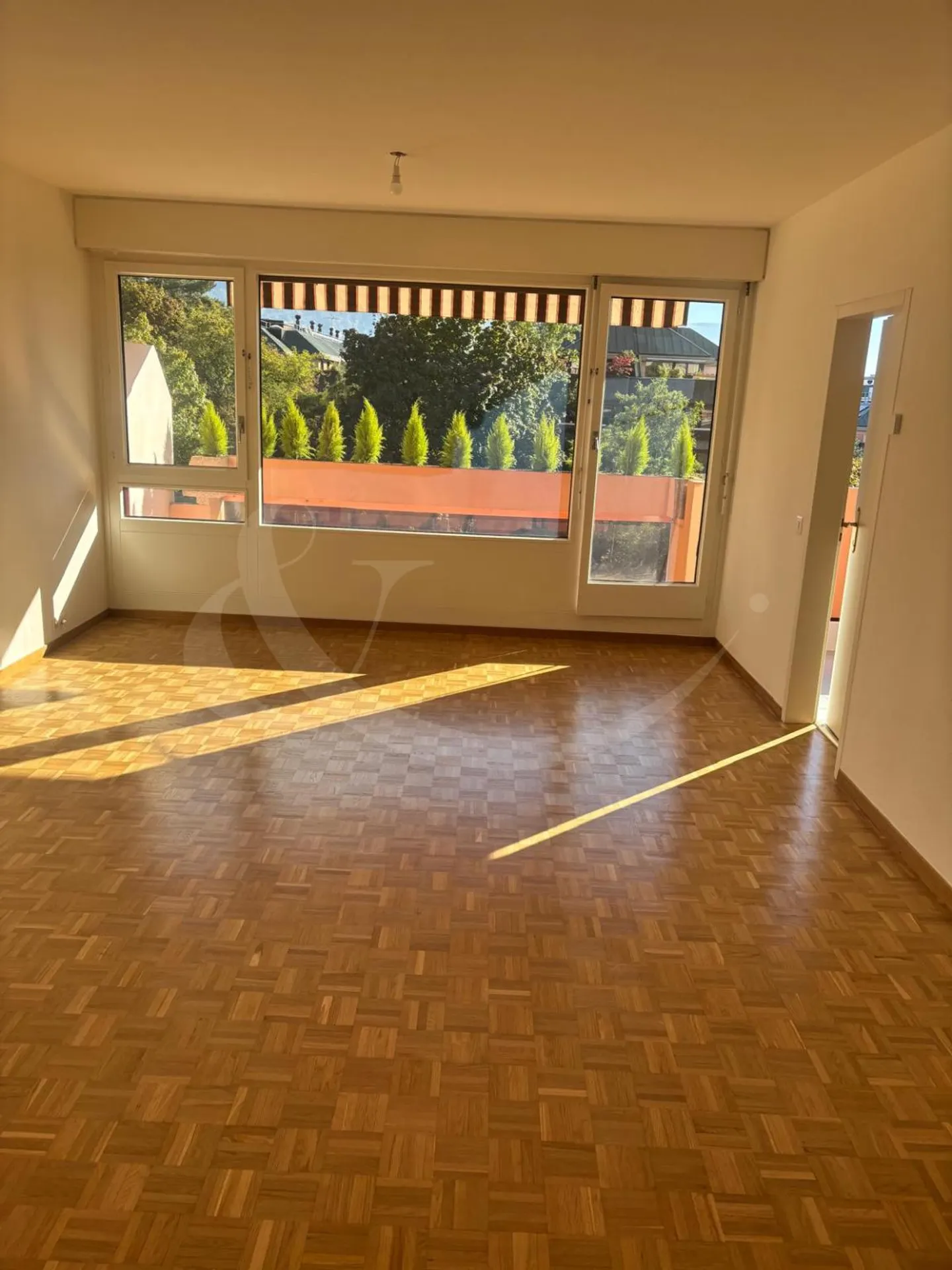 Route de Frontenex 110, Wunderschöne 5-Zimmer-Wohnung mit atemberaubendem Blick auf Genf und den See. - Foto 6 von 8