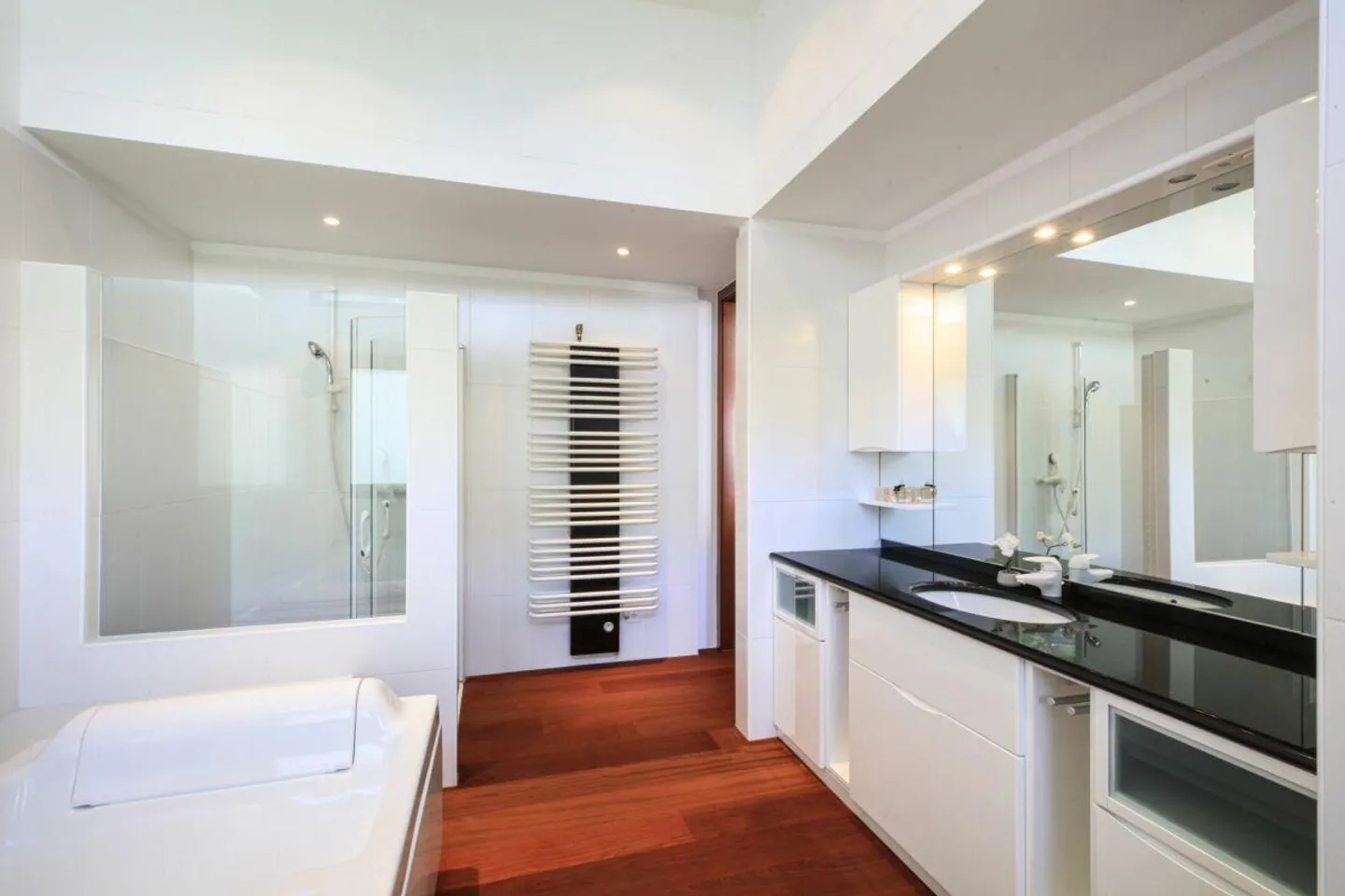 Penthouse with Lake Maggiore Views - Photo 17 of 30