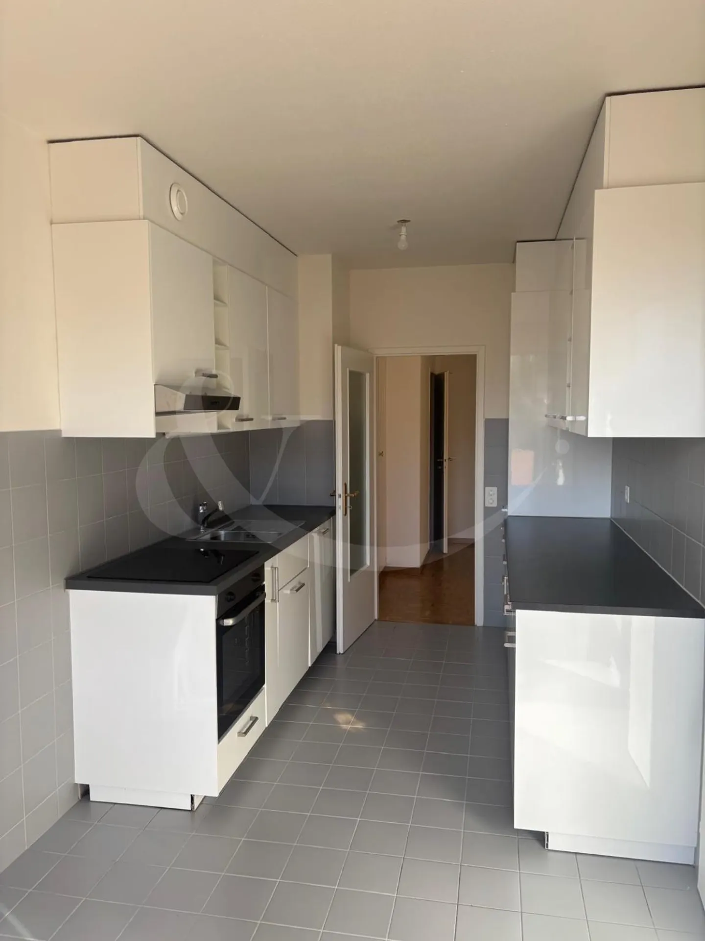 Route de Frontenex 110, Wunderschöne 5-Zimmer-Wohnung mit atemberaubendem Blick auf Genf und den See. - Foto 3 von 8