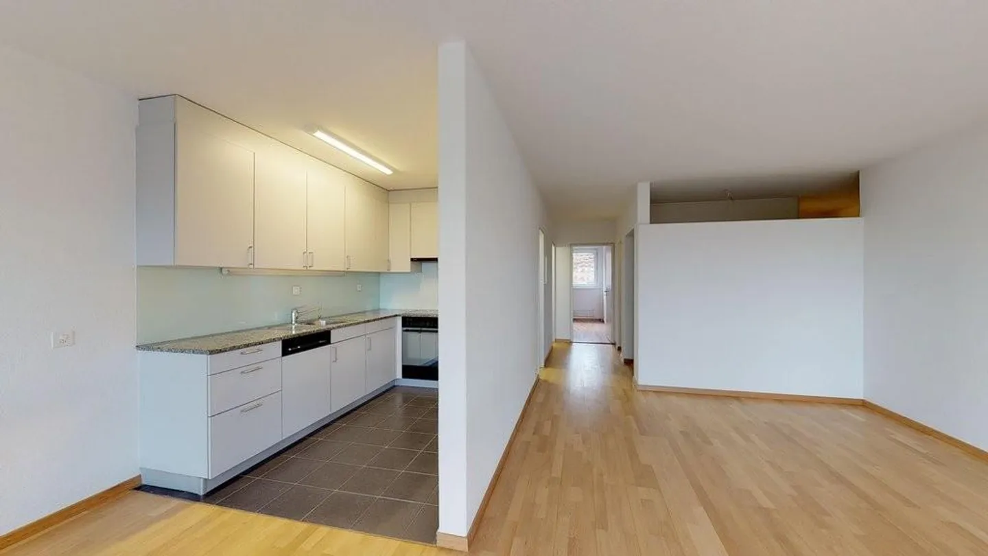 Appartement spacieux et beau de 4,5 pièces à louer - Photo 1 sur 12