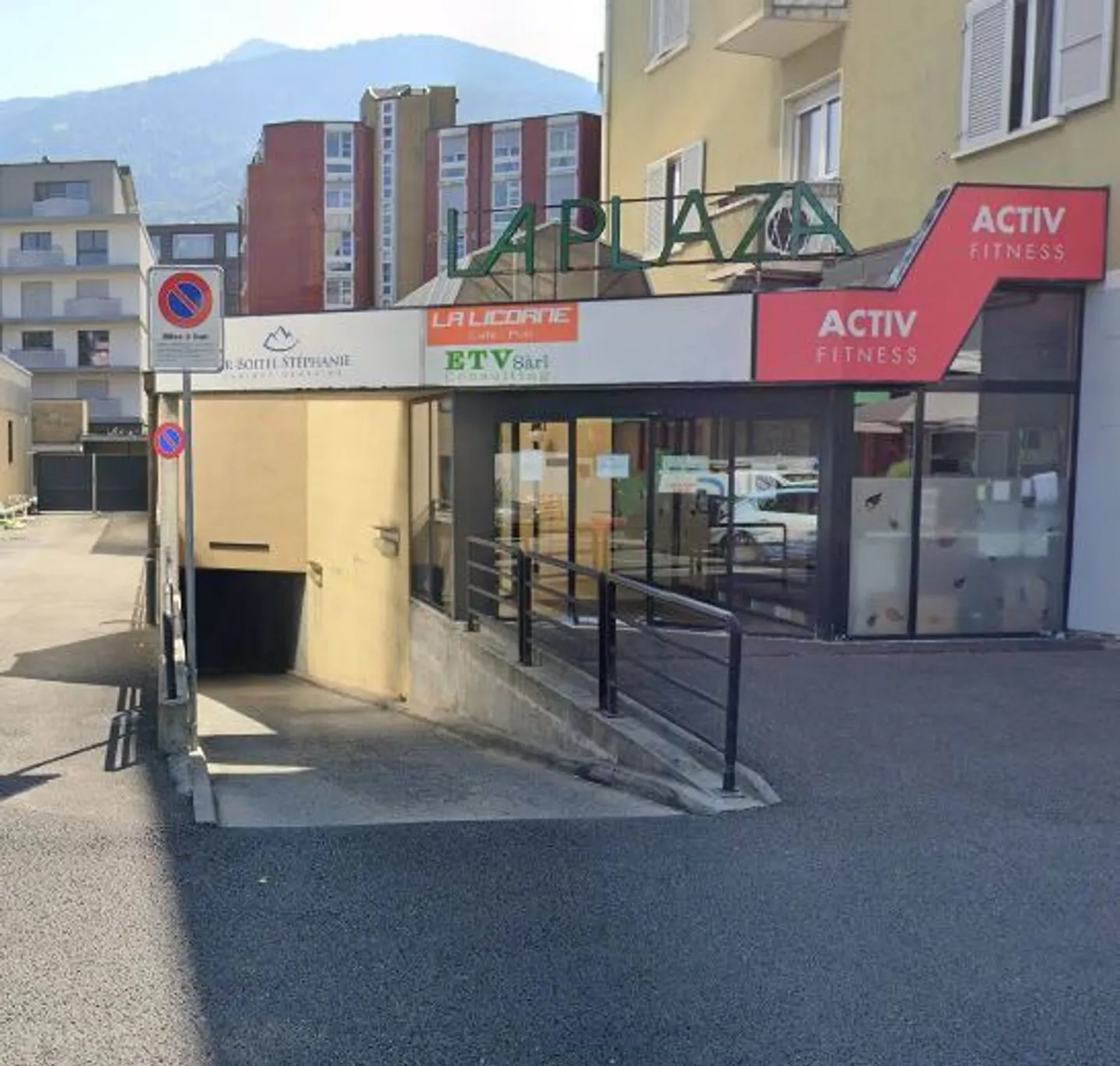 Underground parking space in the center of Monthey - Photo 2 of 2