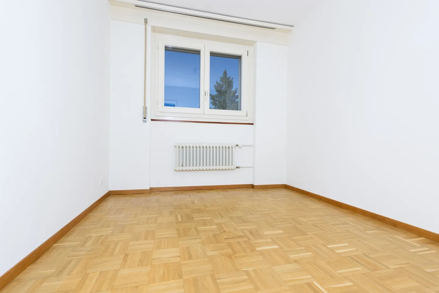 Grünes Viertel in der Nähe von Geschäften - Foto 4 von 6