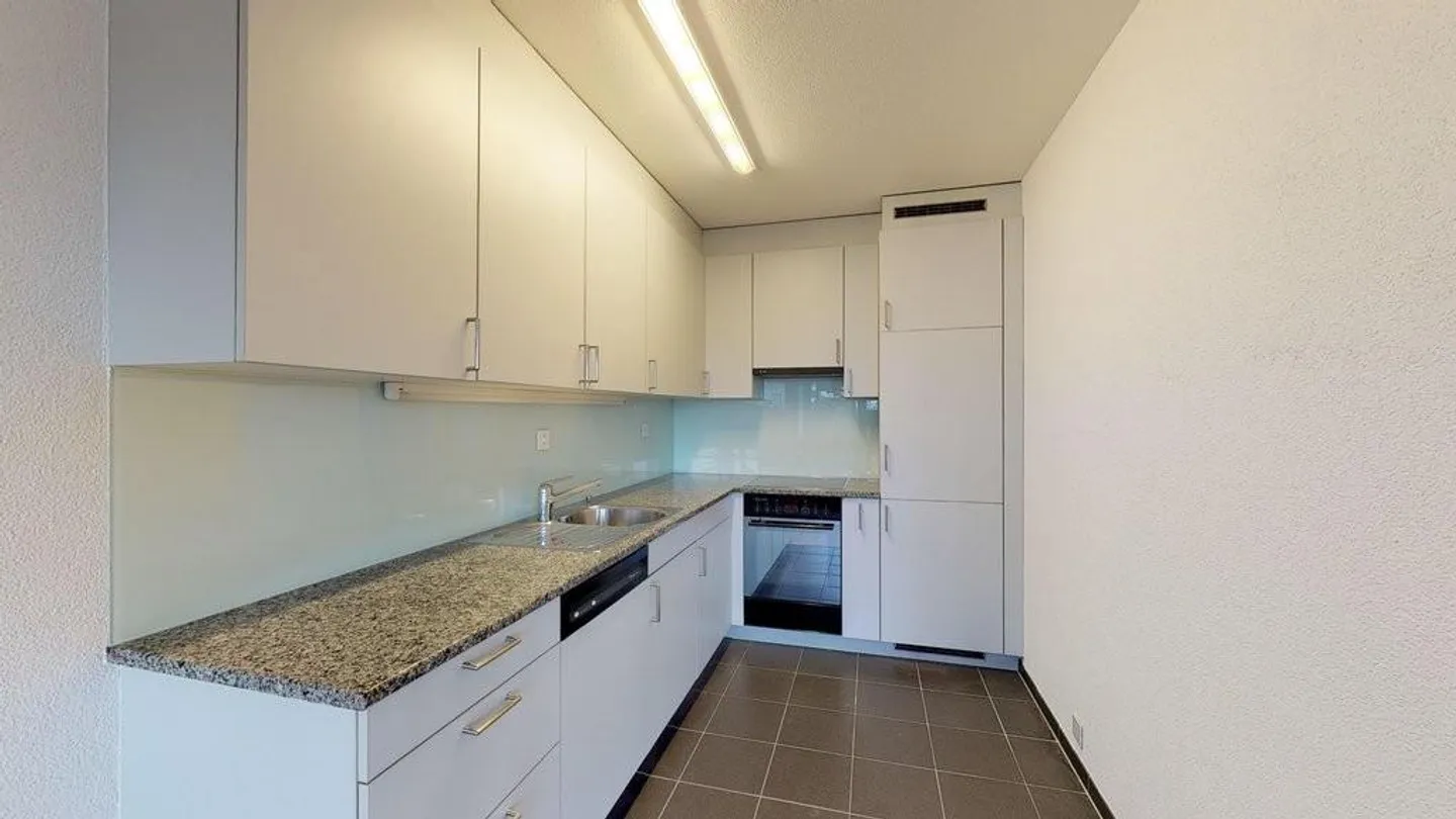 Appartement spacieux et beau de 4,5 pièces à louer - Photo 2 sur 12