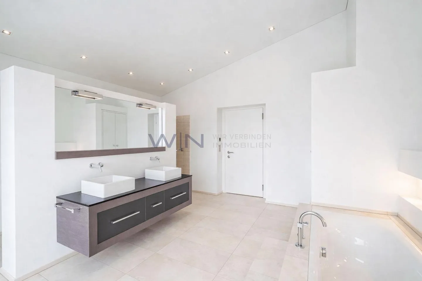 High-end *Masterpiece* at Lake Zurich - Photo 9 of 10