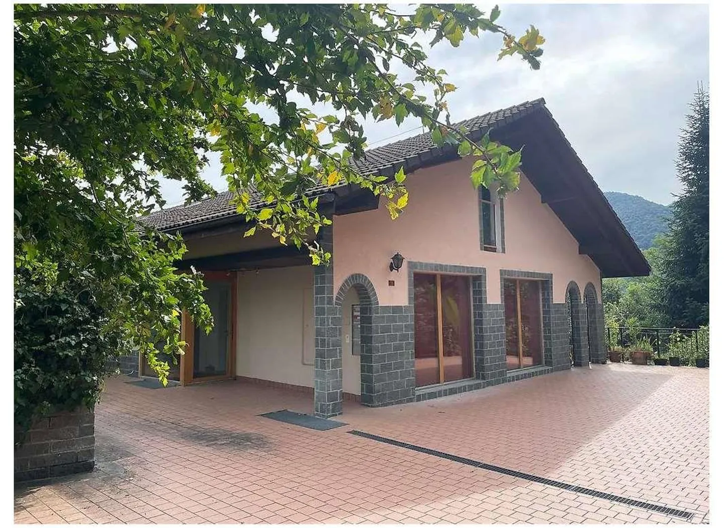 Mehrfamilienhaus in Monteggio - Foto 1 di 11