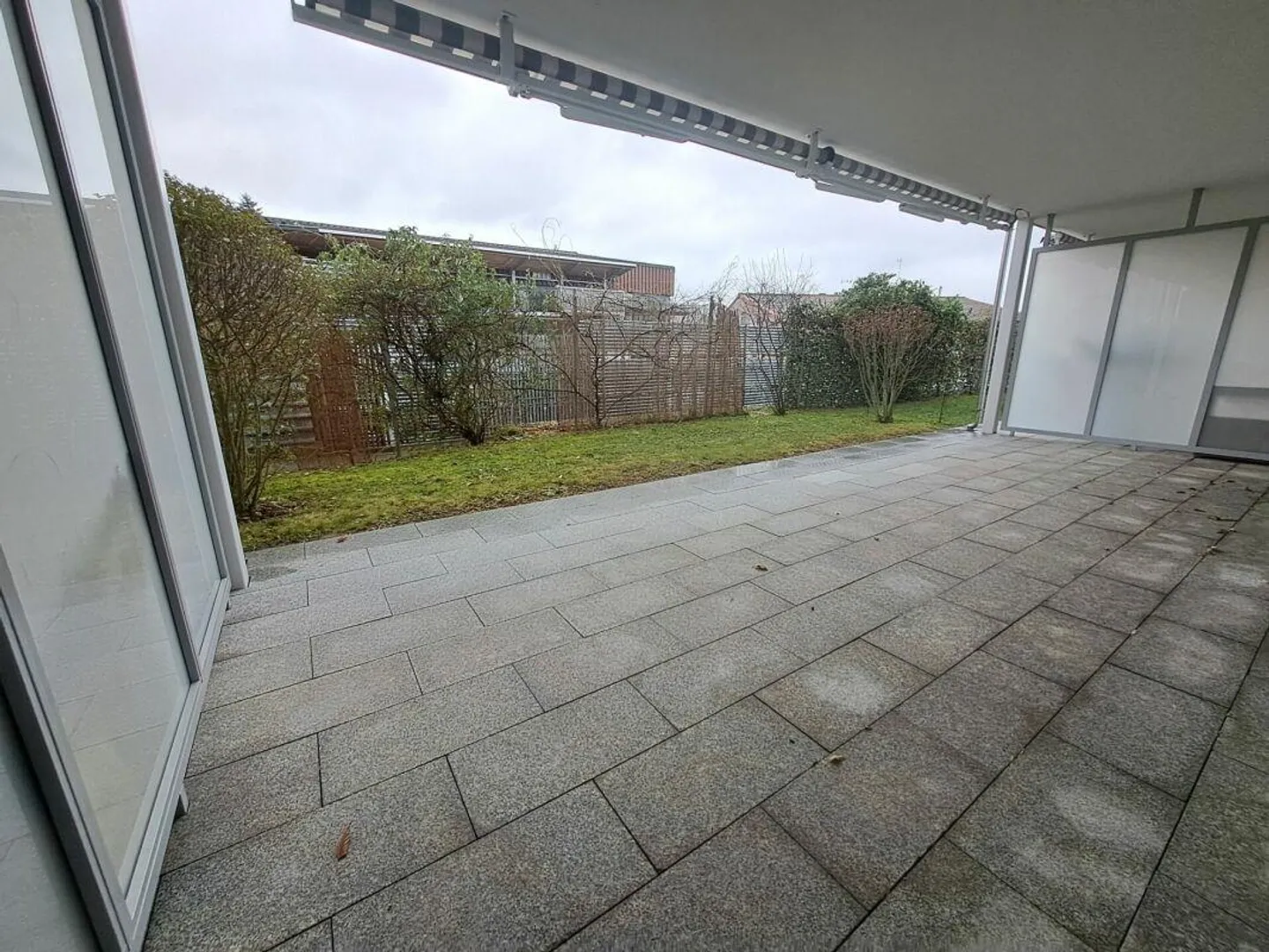 Appartamento attraente di 2,5 locali al piano terra con grande terrazza - Foto 3 di 8