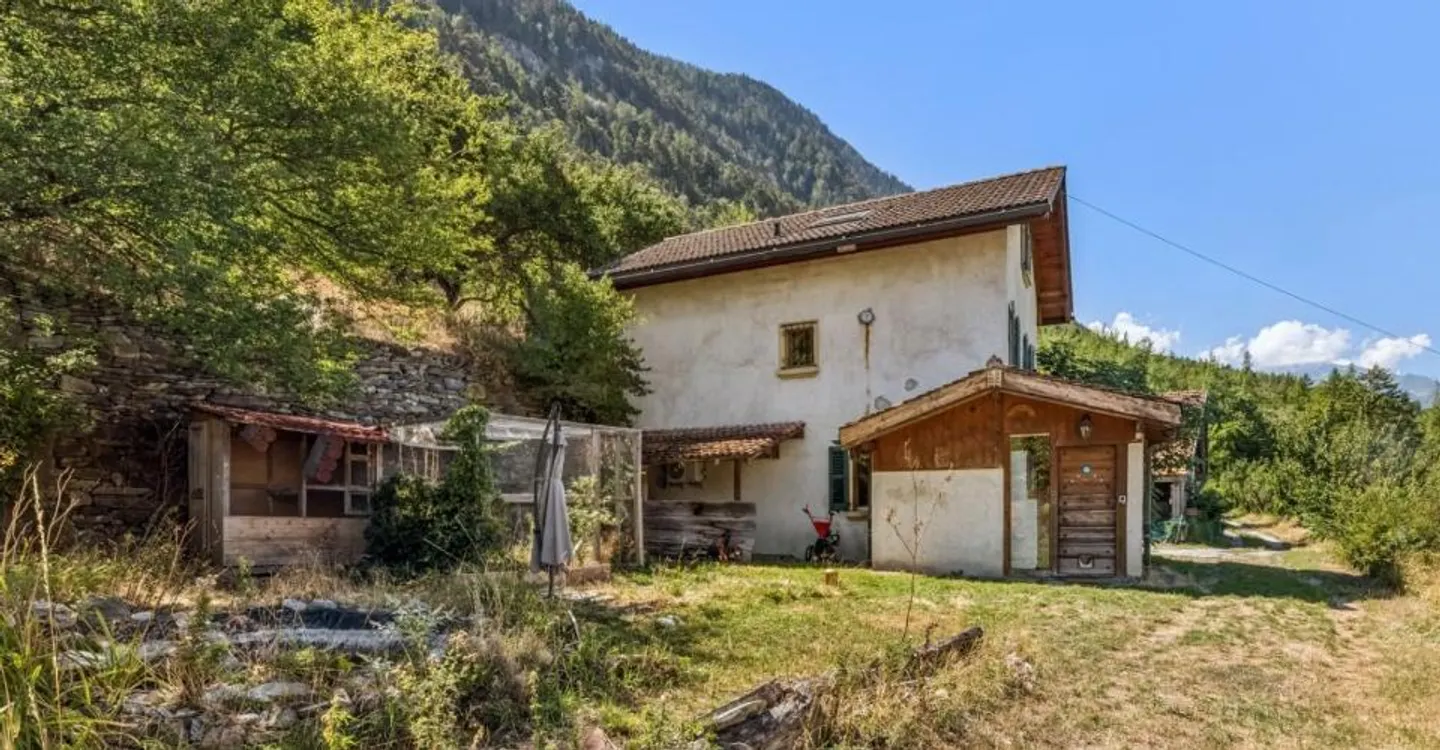 Casa caratteristica in un ambiente naturale con vista libera - Foto 1 di 9