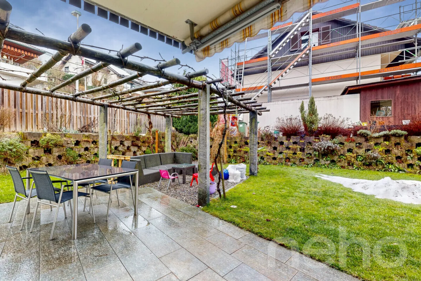 Modernized semi-detached house with PV system, heat pump, and pergola - Photo 3 of 12