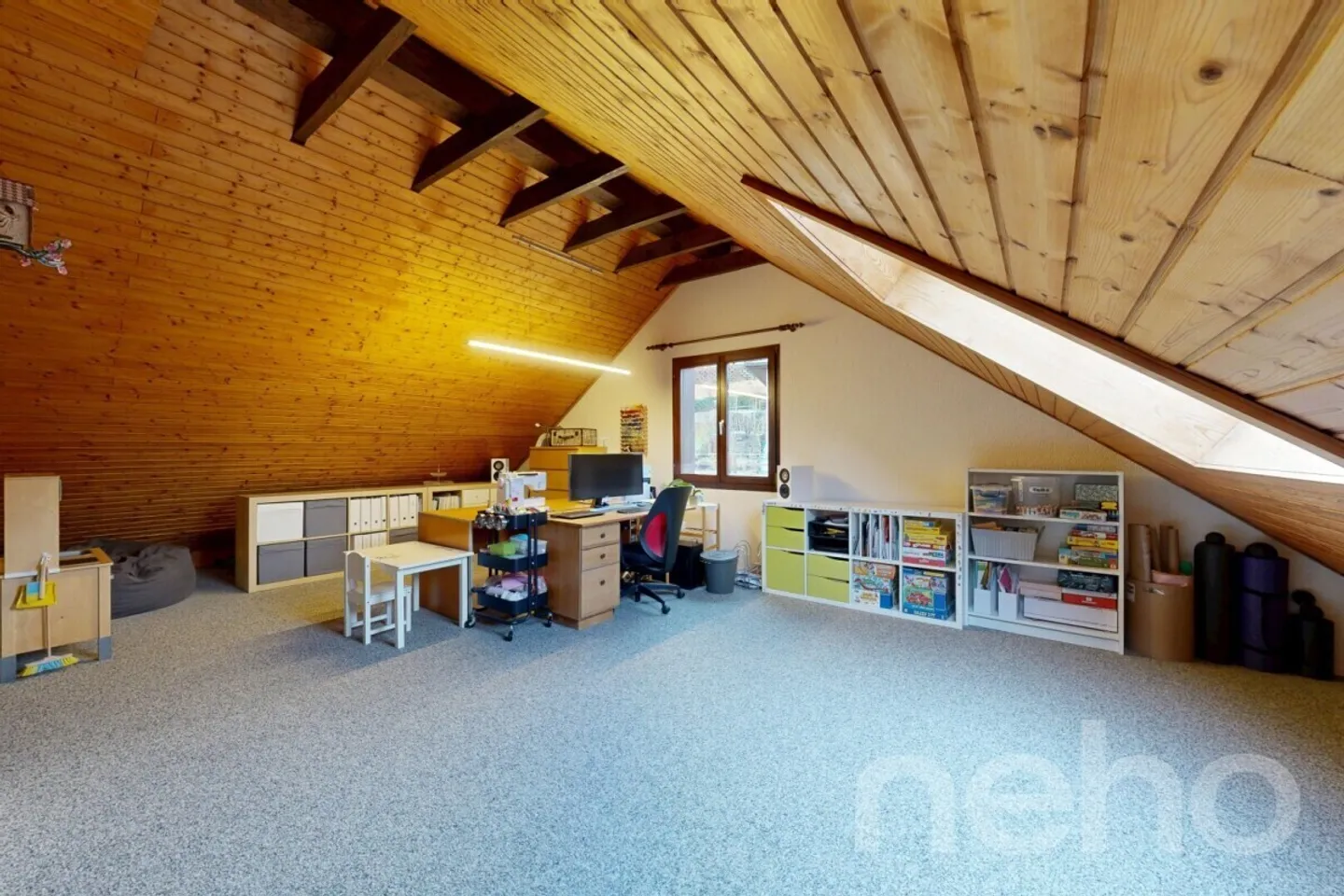 Modernized semi-detached house with PV system, heat pump, and pergola - Photo 4 of 12