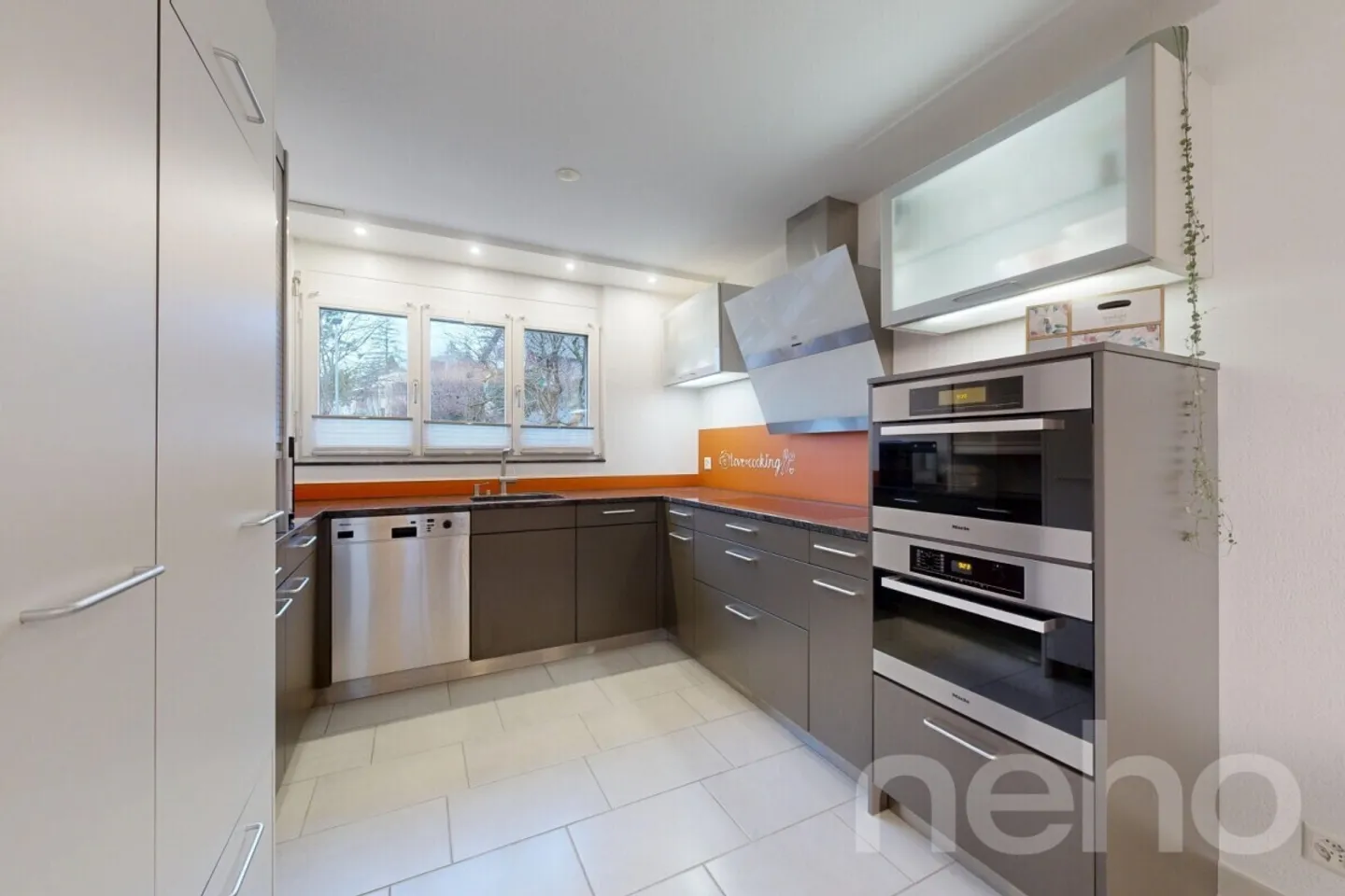 Modernized semi-detached house with PV system, heat pump, and pergola - Photo 7 of 12