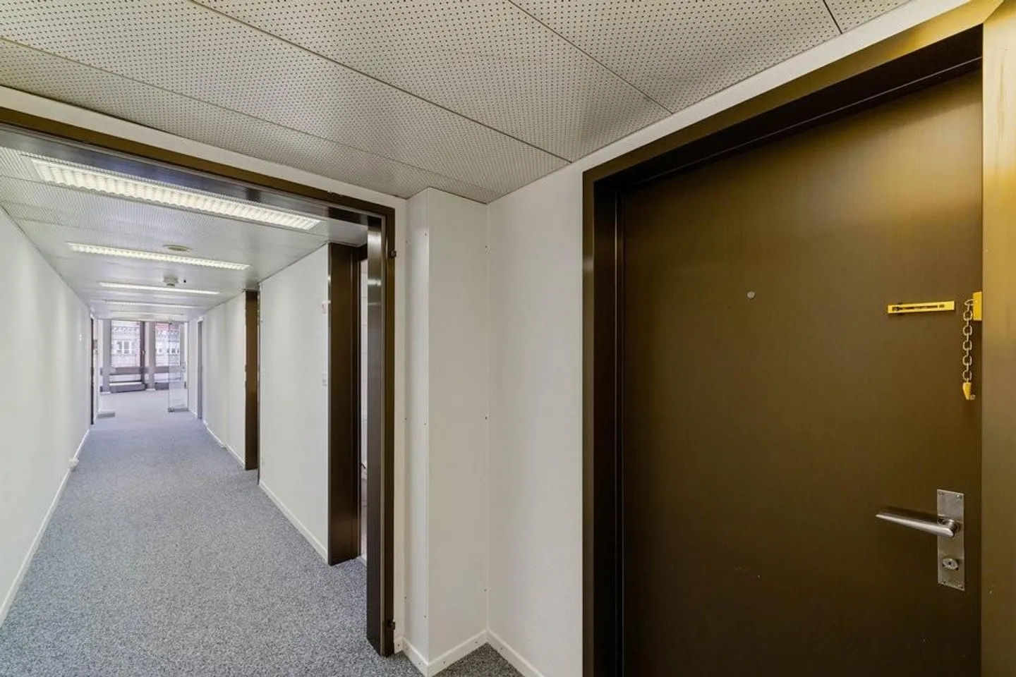 Bureau à louer - Photo 2 sur 8