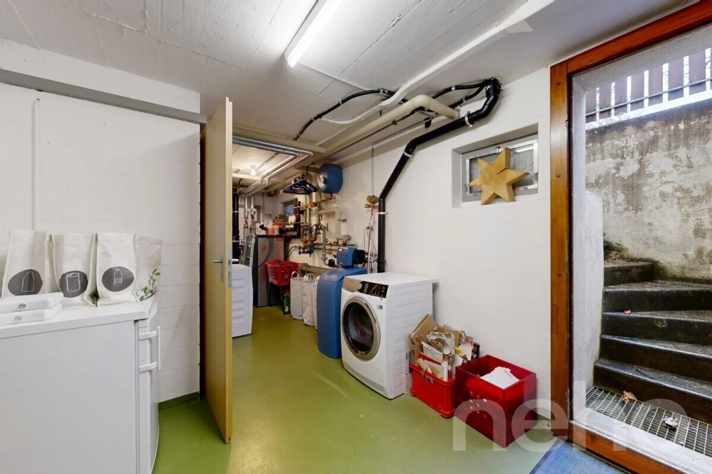 Modernized semi-detached house with PV system, heat pump, and pergola - Photo 11 of 12