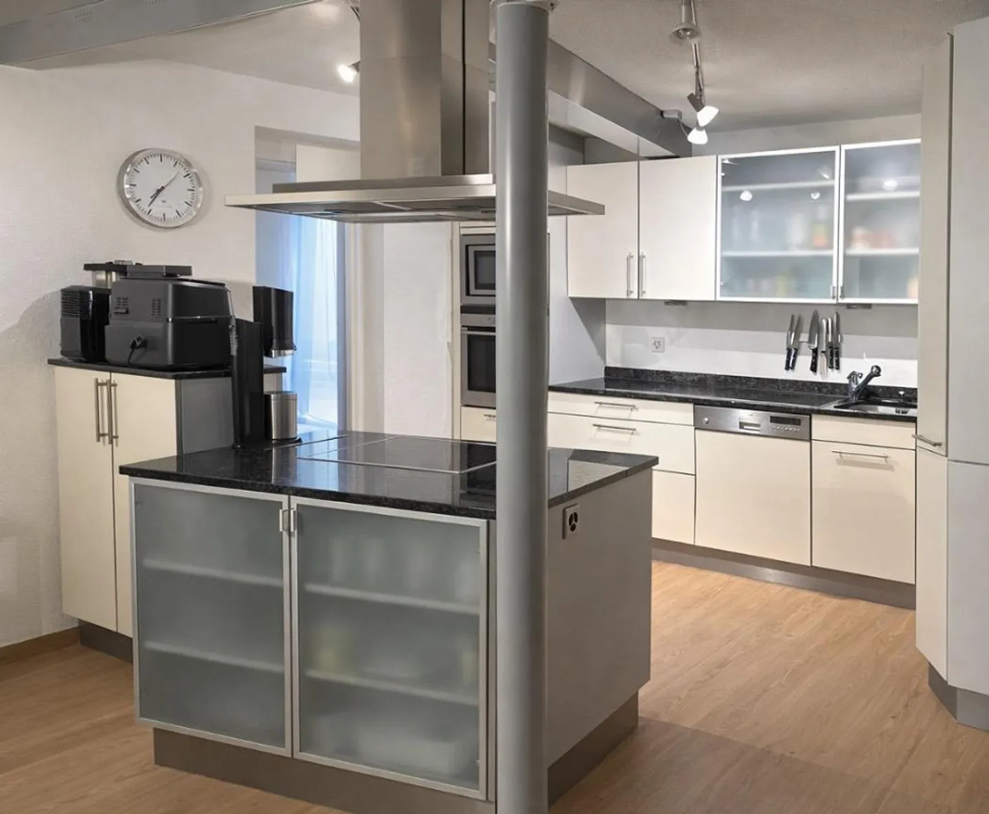 6.5 Room House for Rent - Photo 3 of 16