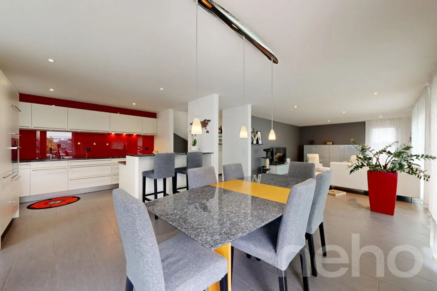 Familienhaus mit Garten - Foto 2 von 12