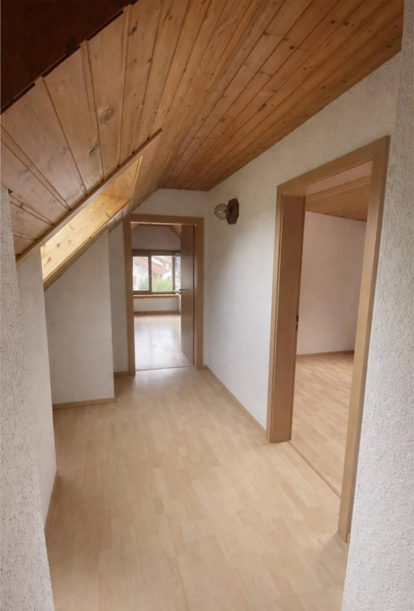 6.5 Room House for Rent - Photo 5 of 16